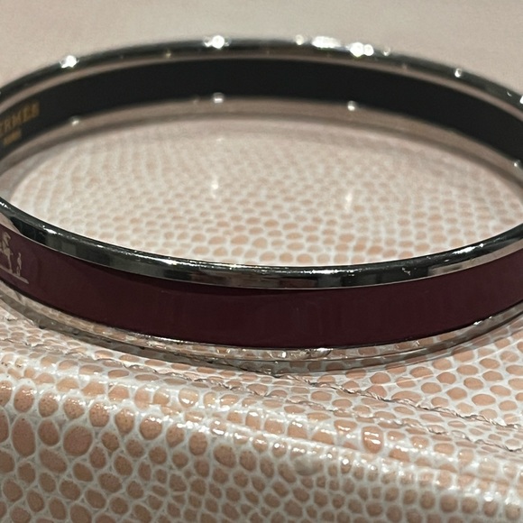 Authentic Hermes Caleche enamel bracelet in burgundy/wine with gold - Picture 2 of 6